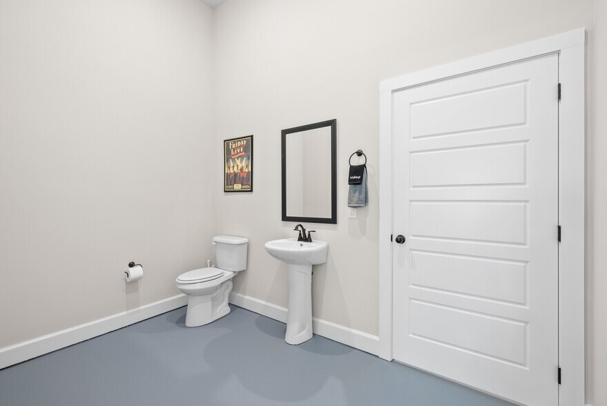 More Photos Of 281 Liberty Pky, Clarksville General Retail For Lease
