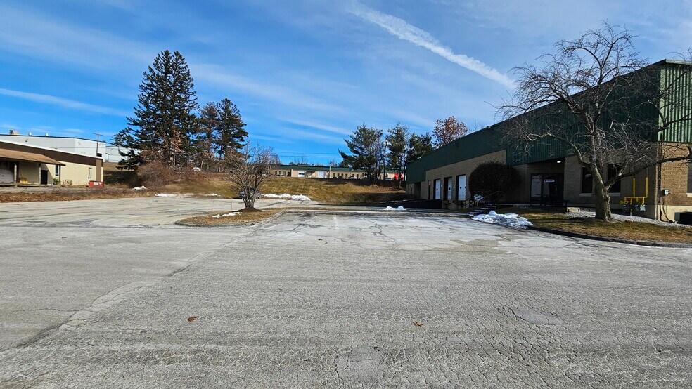 More Photos Of 15-17 Tinker Ave, Londonderry Warehouse For Lease