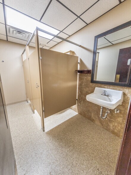 More Photos Of 23 Briercroft Office Park, Lubbock Office For Lease