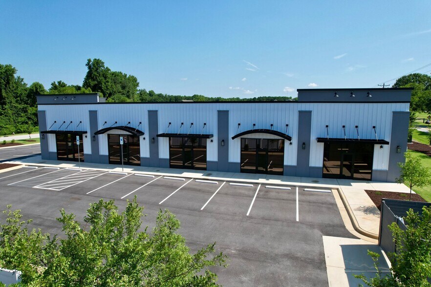 More Photos Of 982 Adams Point Dr, Garner Flex For Lease