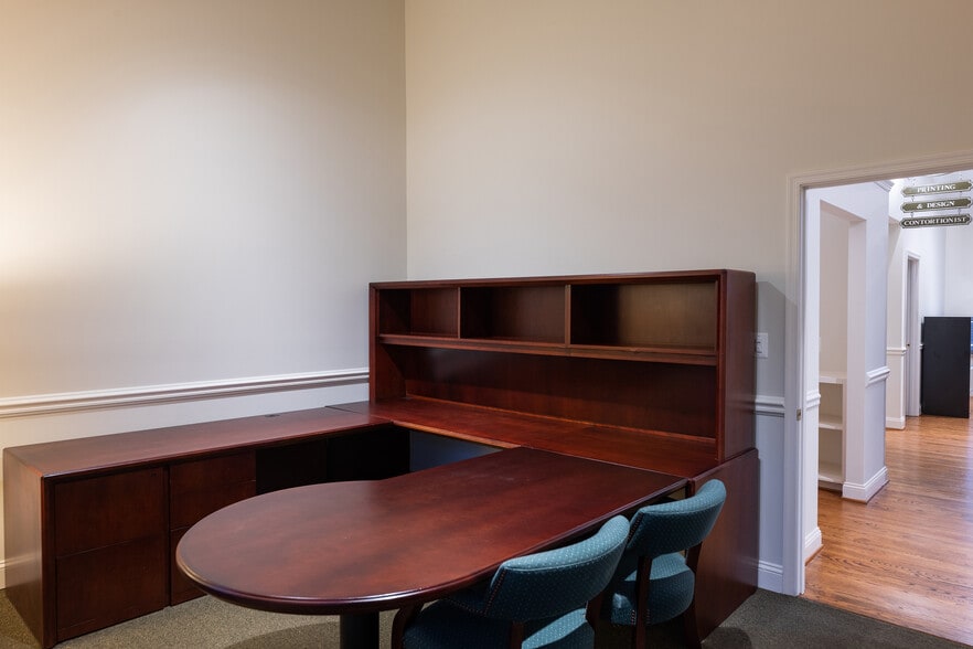 More Photos Of 10470-10476 Armstrong St, Fairfax Medical For Sale