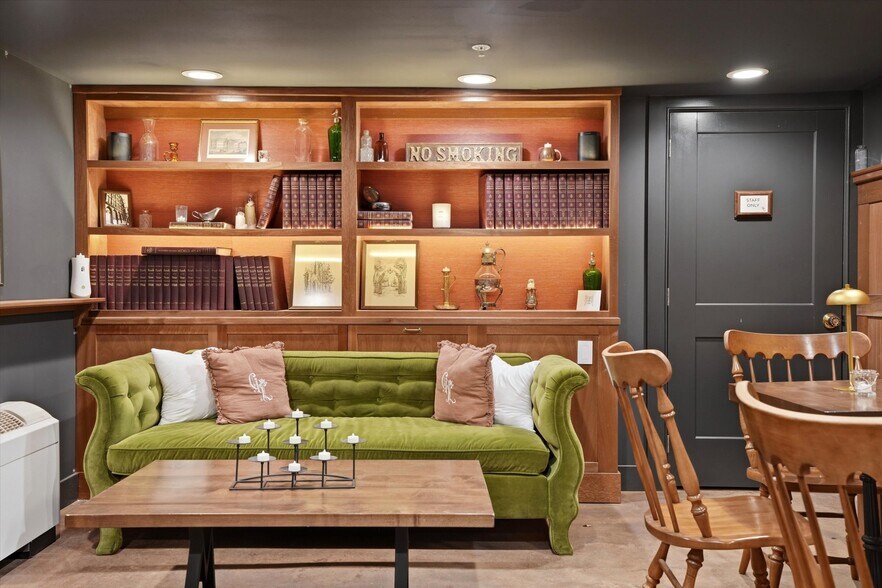 More Photos Of 140 N 2nd St, Philadelphia Hotel For Sale