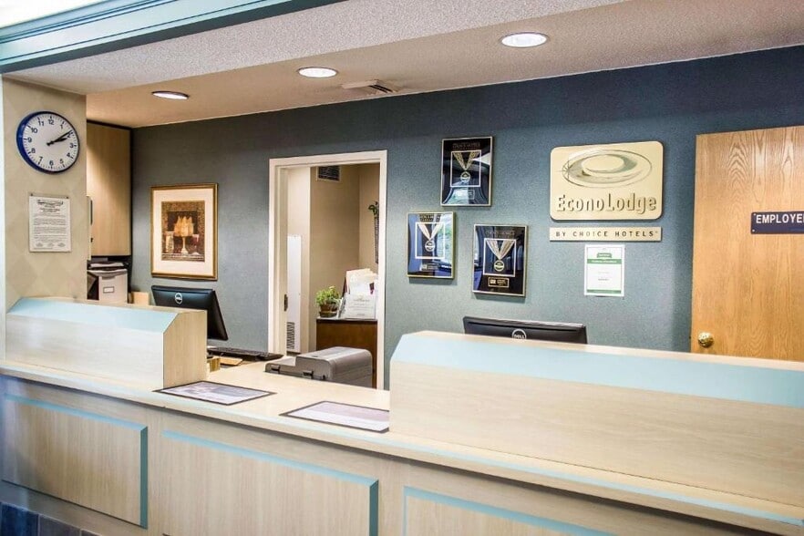 More Photos Of 11237 Shaw Ave, Meadville Hotel For Sale