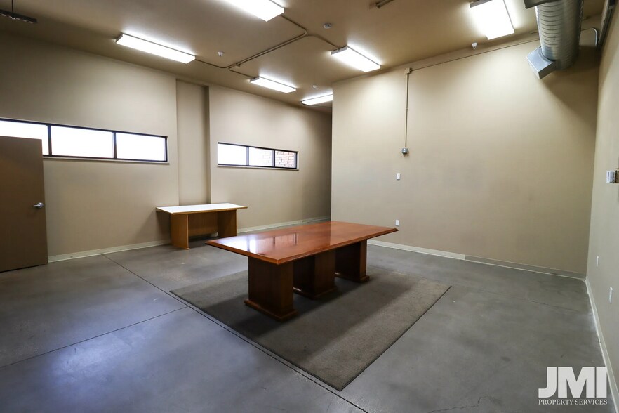 More Photos Of 795 E Factory Dr, St George Flex For Lease