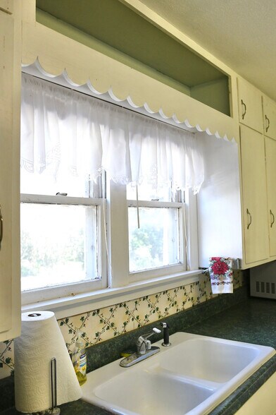 More Photos Of 9278 N Highway 77, Lexington Flex For Sale