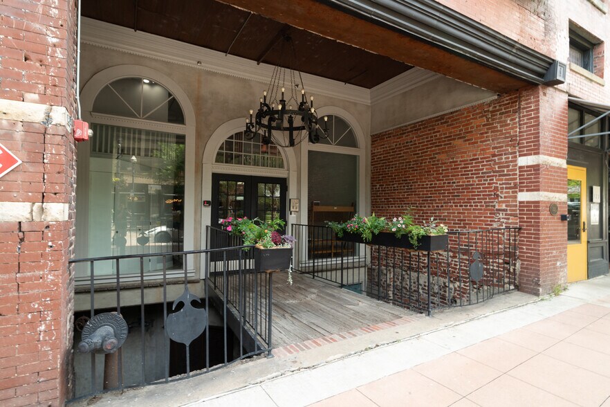 More Photos Of 124 S Gay St, Knoxville Apartments For Lease