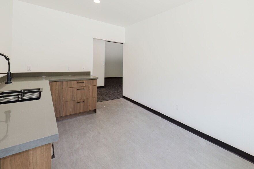 More Photos Of 3649 Frontage Rd, Port Orchard Office For Lease