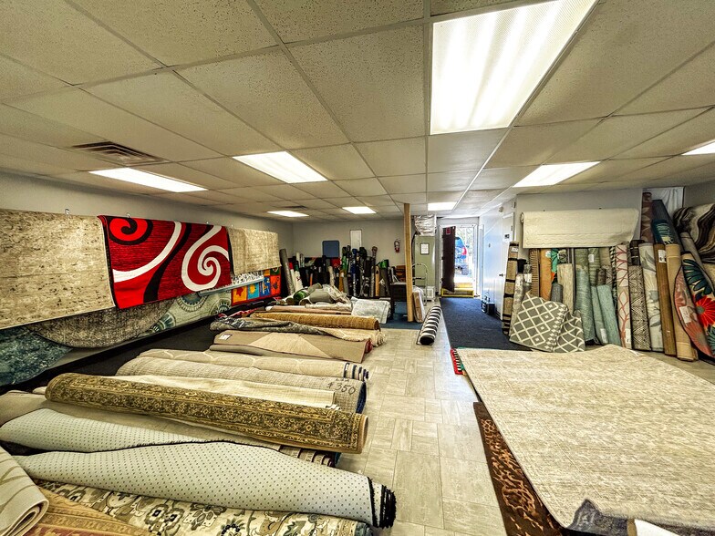 More Photos Of 13101-13109 E Blue Pky, Kansas City Freestanding For Sale
