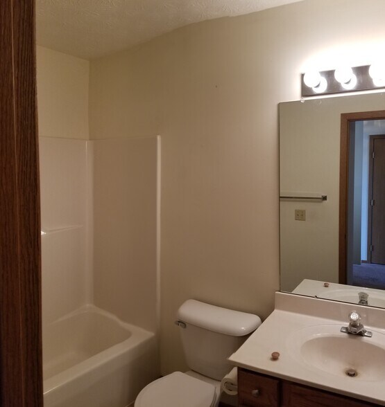 More Photos Of 2200-2271 Deerfield Crossing Dr, Piqua Apartments For Sale