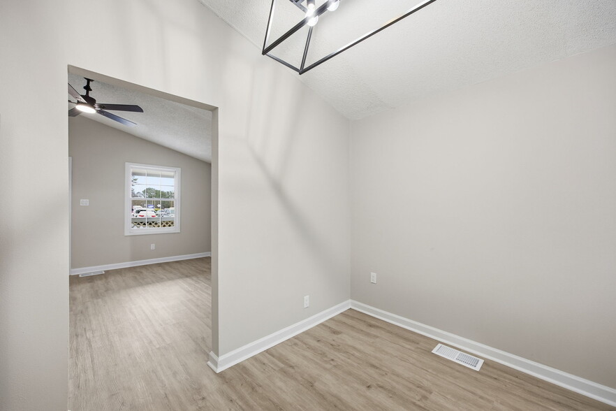More Photos Of 1651 Donna Lynn Dr, Smyrna Office For Sale