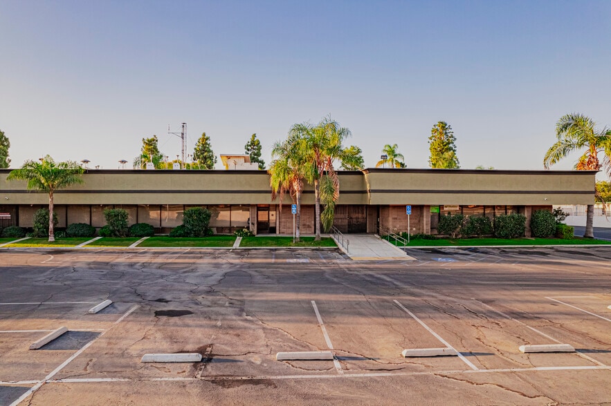 More Photos Of 5558 California Ave, Bakersfield Office For Lease