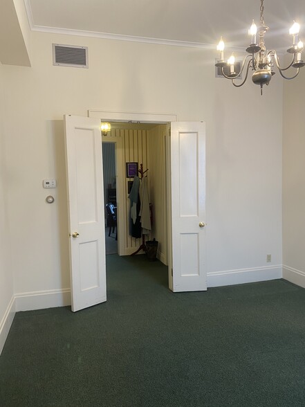 More Photos Of 11 E Cliff St, Somerville Office Residential For Lease