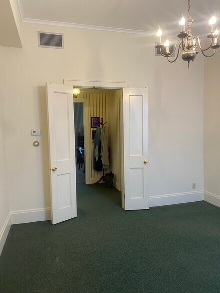 More Photos Of 11 E Cliff St, Somerville Office Residential For Lease