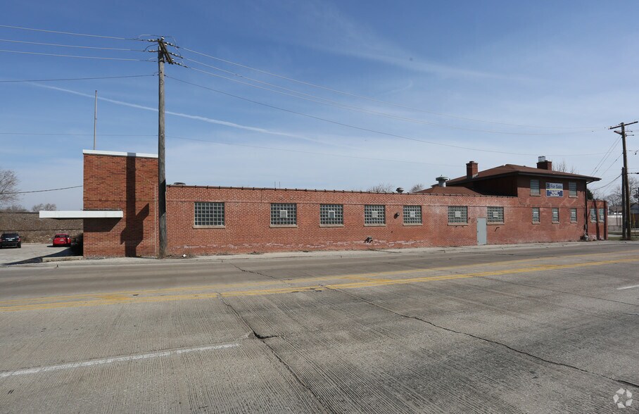 More Photos Of 9600 W Ogden Ave, La Grange Warehouse For Lease