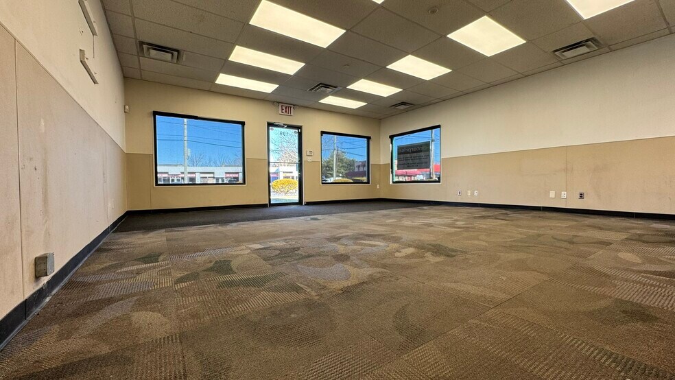 More Photos Of 199 E Montauk Hwy, Lindenhurst Freestanding For Sale