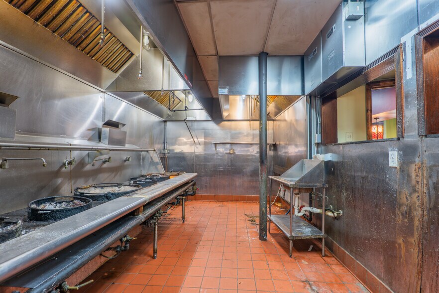 More Photos Of 29 E Pembroke Rd, Danbury Restaurant For Sale