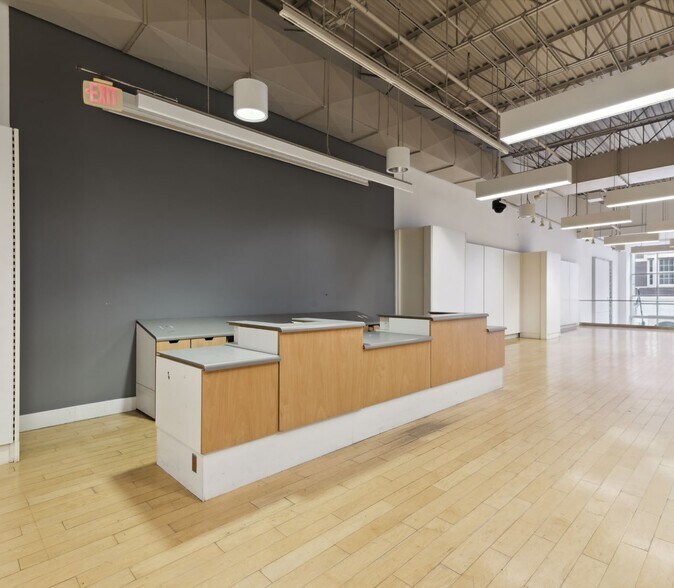 More Photos Of 1510 Walnut St, Philadelphia Storefront For Lease