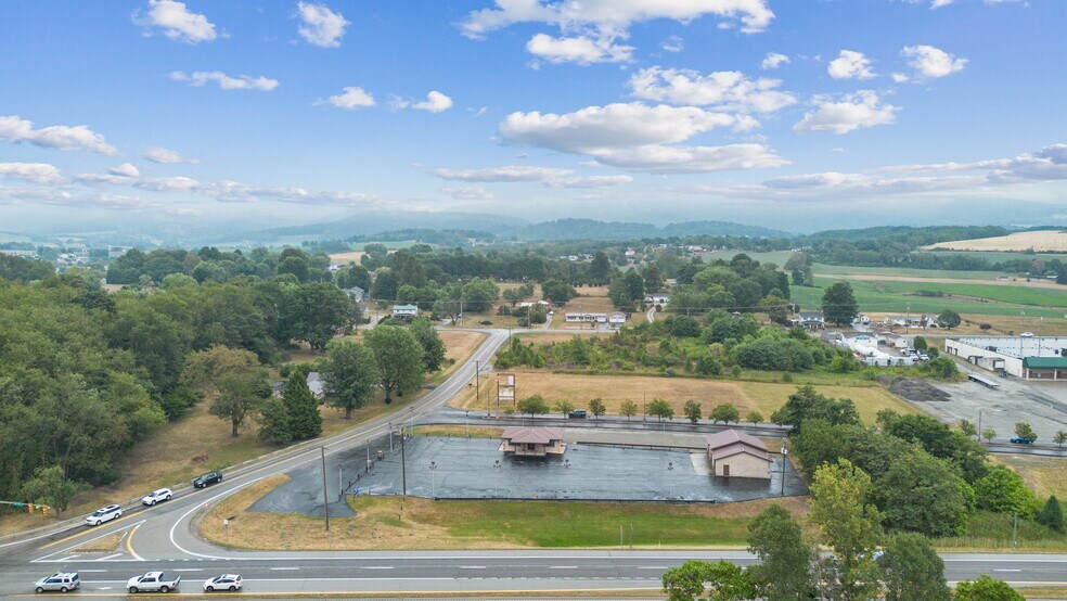 More Photos Of 123 Crossroads Rd, Scottdale Light Distribution For Sale