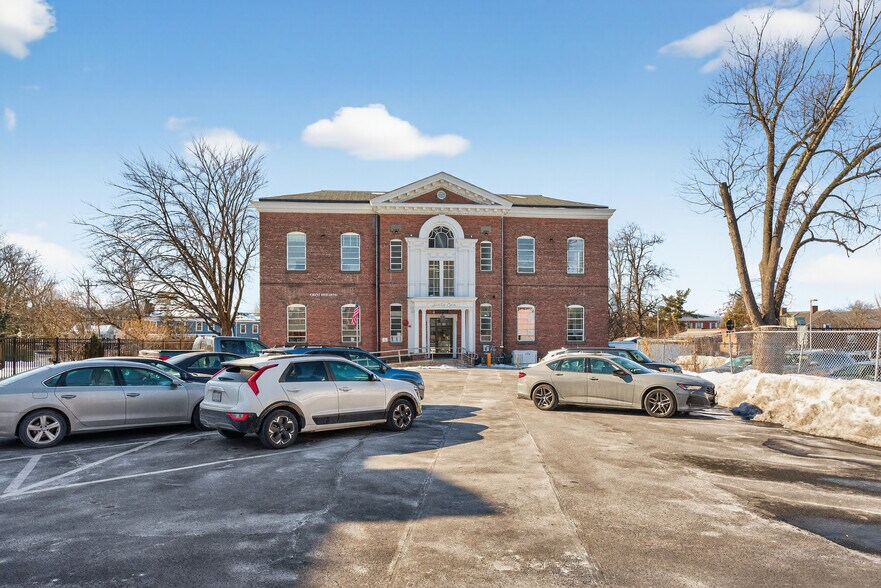 More Photos Of 61 Crown St, Kingston Office For Lease