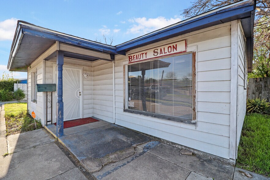 More Photos Of 1300 Terminal Rd, Fort Worth Storefront Retail Residential For Sale
