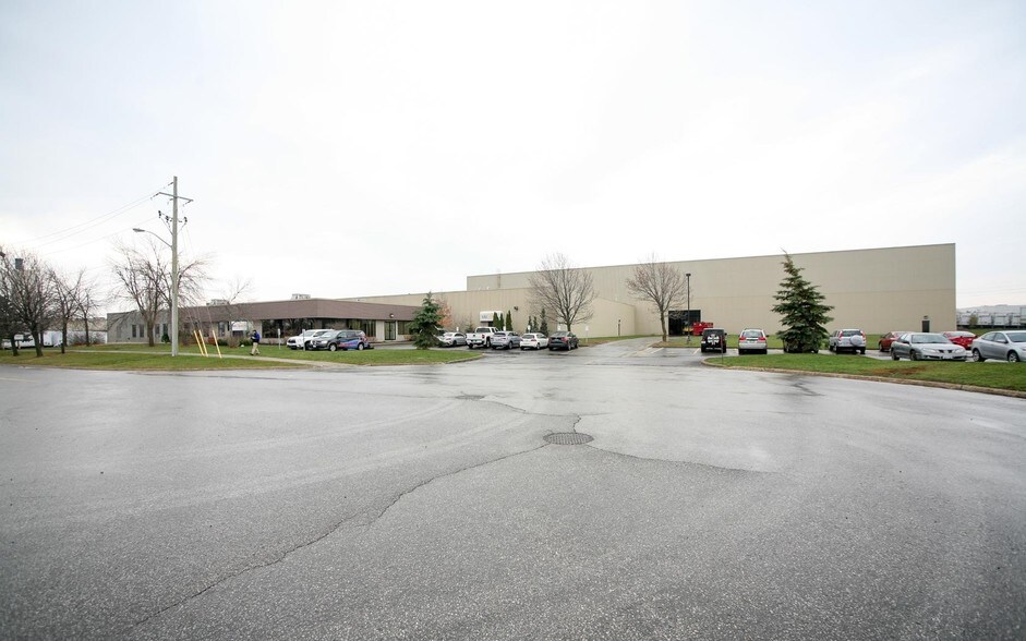 More Photos Of 5 Copper Rd, Brampton Warehouse For Lease