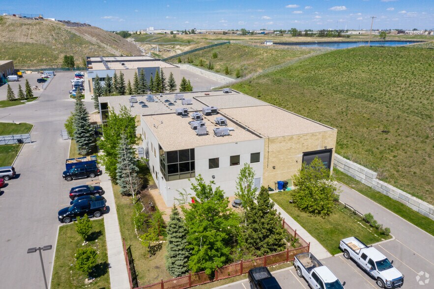 More Photos Of 2875 107th Ave SE, Calgary Light Distribution For Sale