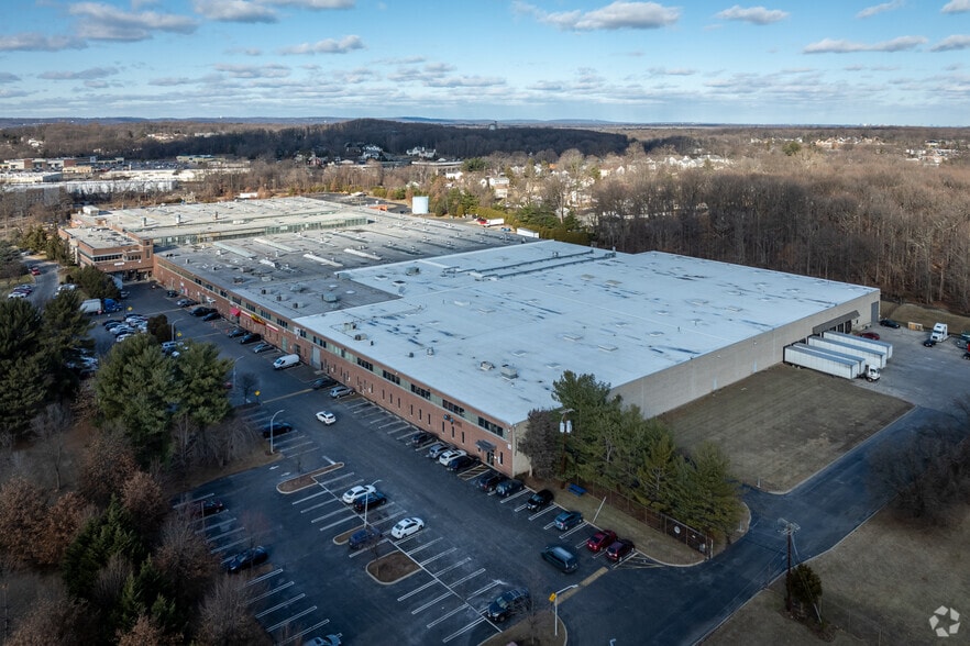 More Photos Of 3775 Park Ave, Edison Warehouse For Lease