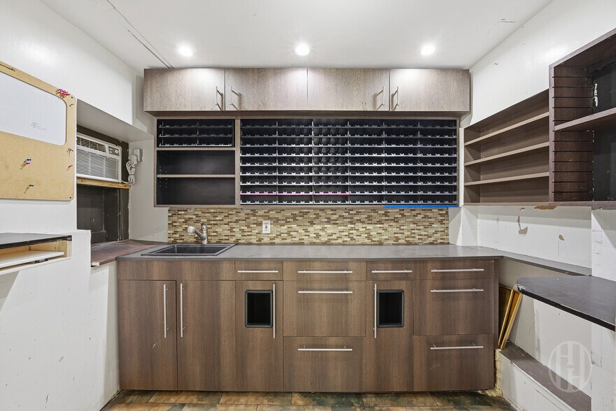 More Photos Of 210 W 82nd St, New York Apartments For Lease