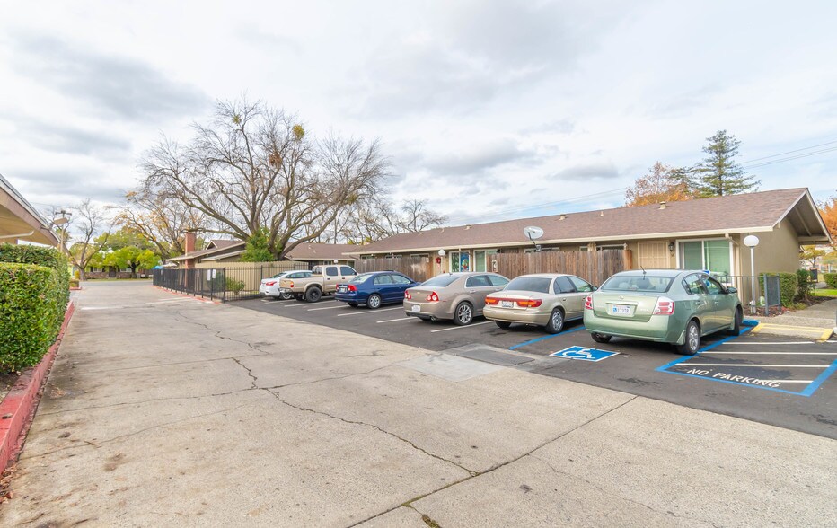 More Photos Of 6815 24th St, Sacramento Multifamily For Sale