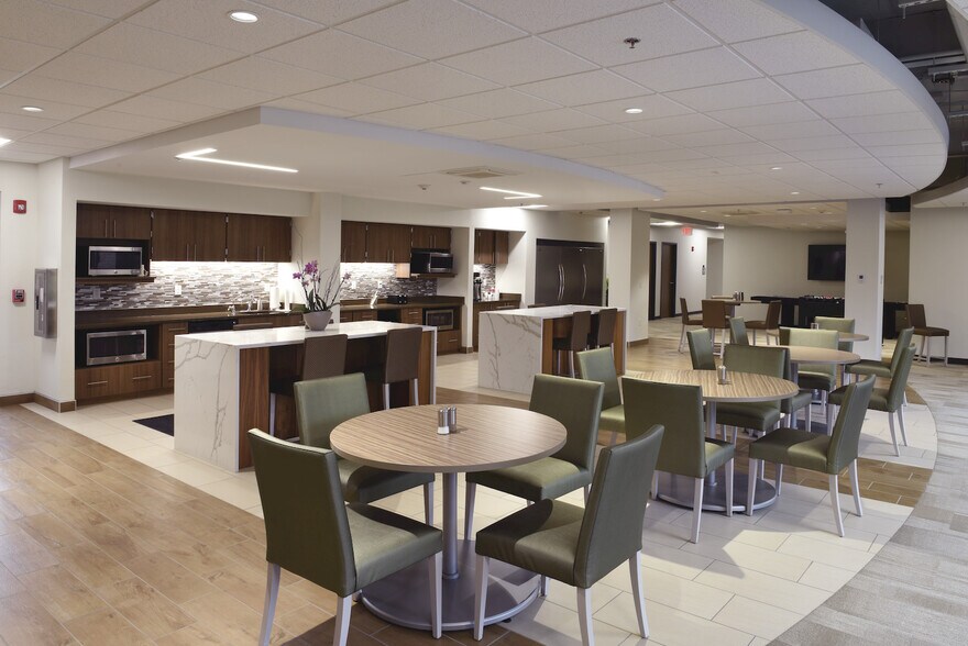 More Photos Of 4201 Corporate Dr, West Des Moines Office For Lease