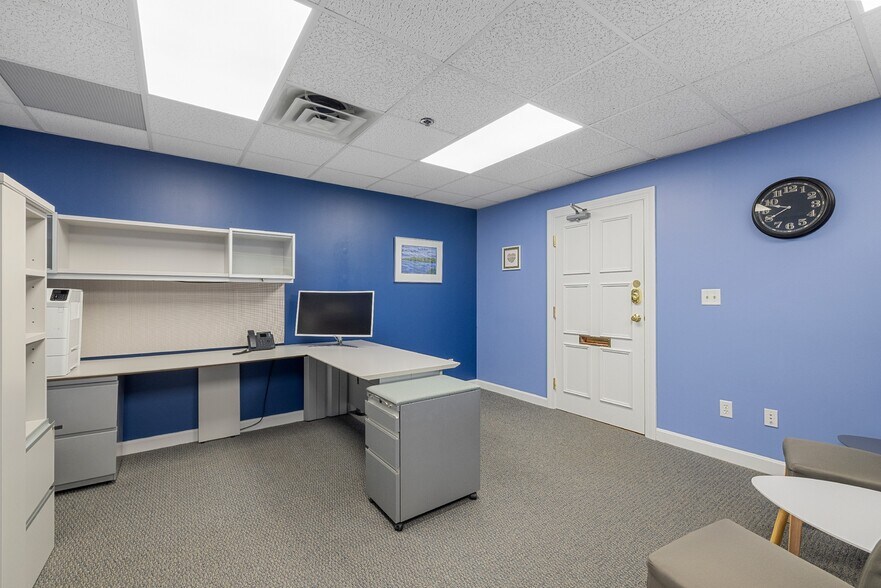 More Photos Of 10 Cedar St, Woburn Office For Sale