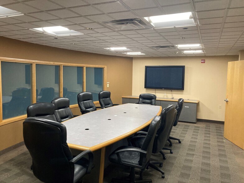 More Photos Of 87-125 Jeffrey Ave, Holliston Light Distribution For Lease