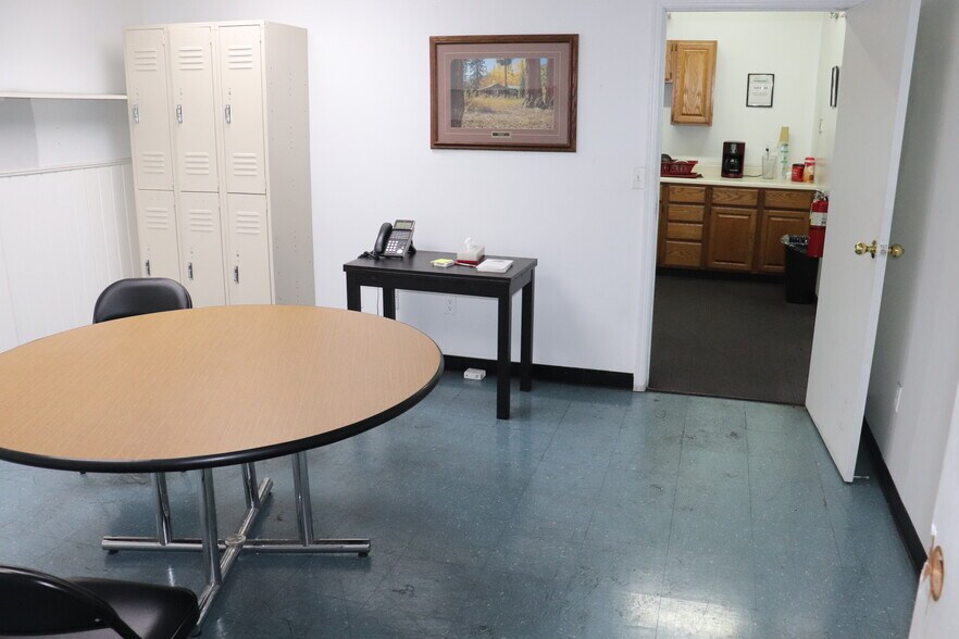More Photos Of 35 Rose Morrow Rd, Wantage Manufacturing For Lease