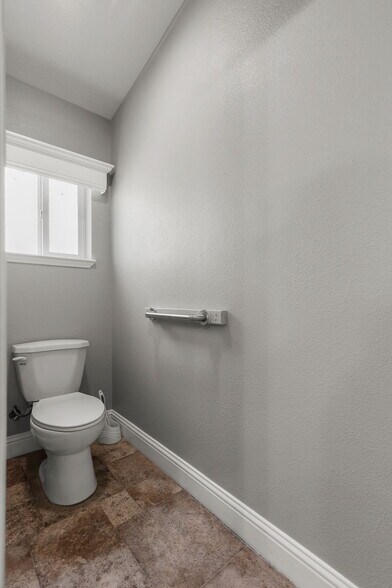 More Photos Of 2081 Victor Ave, Redding Office For Sale