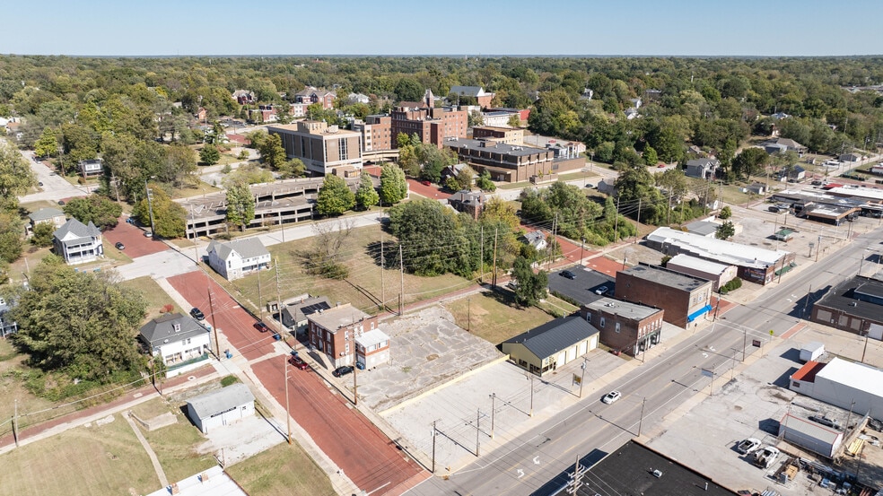 More Photos Of 808 E Broadway, Alton Specialty For Sale