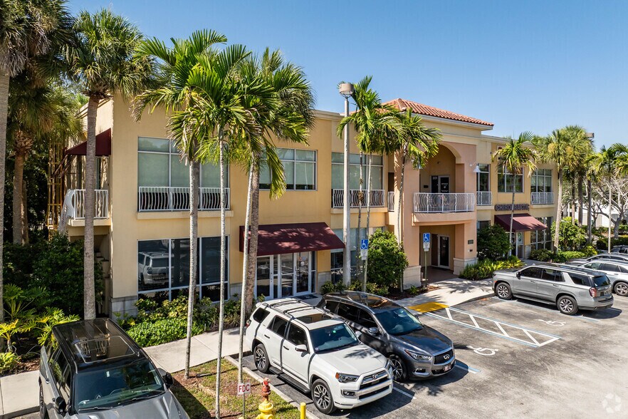 Primary Photo Of 10189 Cleary Blvd, Plantation Medical For Lease