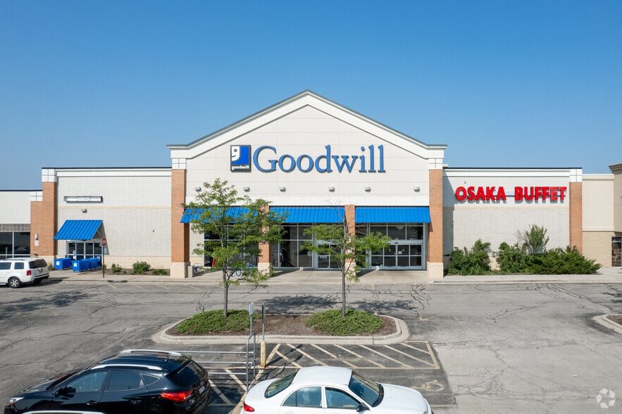 More Photos Of 111-157 S Weber Rd, Bolingbrook Unknown For Lease