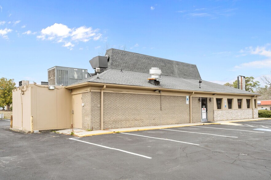 More Photos Of 1301 Gum Branch Rd, Jacksonville Restaurant For Lease