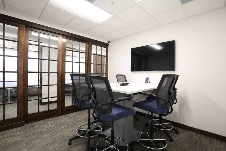 More Photos Of 1900 Glades Rd, Boca Raton Office For Lease