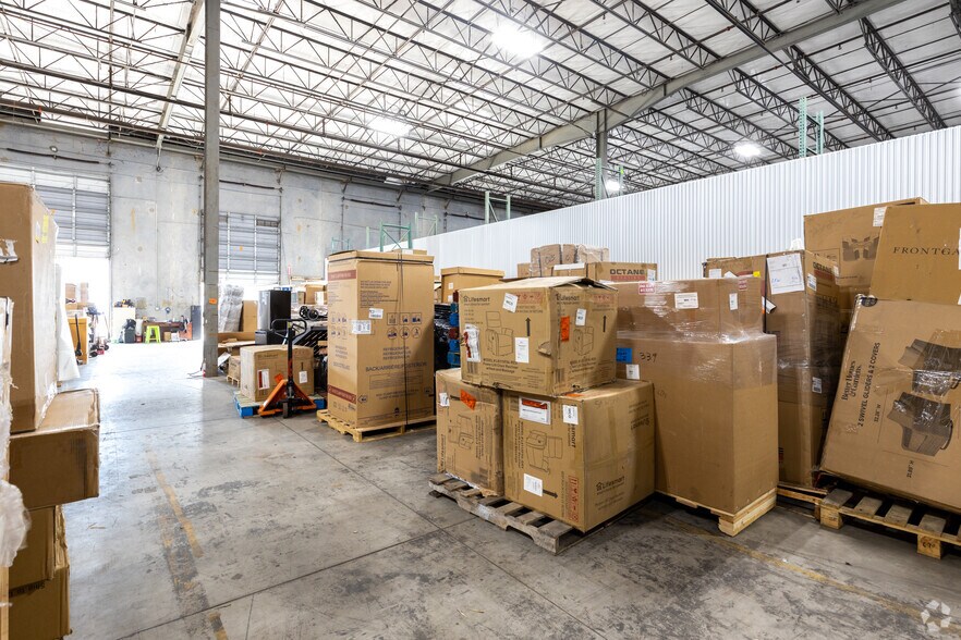 More Photos Of 2507 Investors Row, Orlando Distribution For Lease