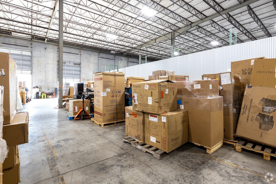 More Photos Of 2507 Investors Row, Orlando Distribution For Lease