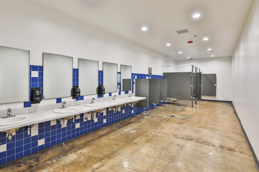 More Photos Of 4343 W Commerce St, San Antonio Schools For Sale