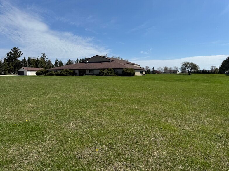 More Photos Of 2525 Oakwood Rd, Oak Creek Schools For Sale