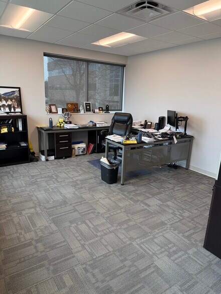 More Photos Of 10160 Parkside Dr, Knoxville Office For Lease