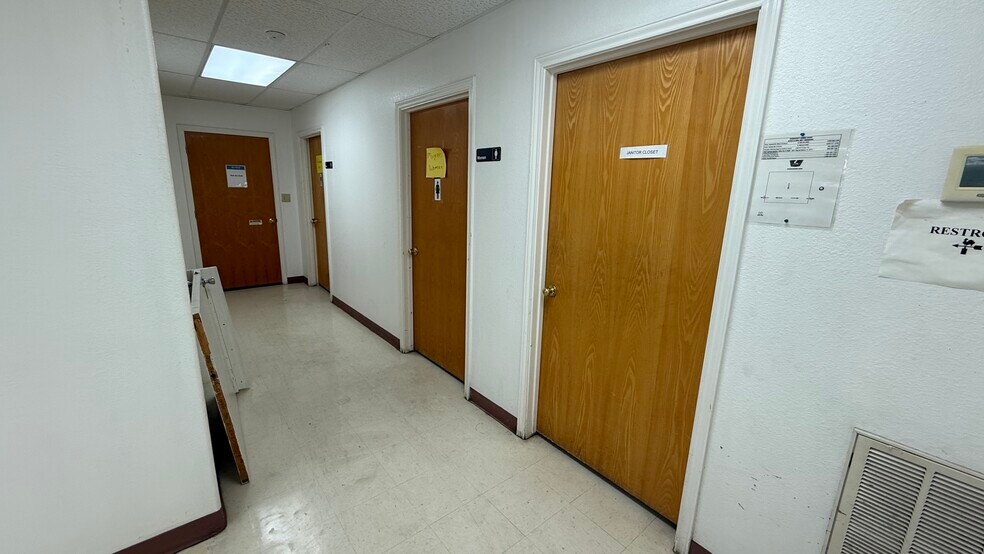 More Photos Of 1718 S 28th Ave, Edinburg Warehouse For Lease