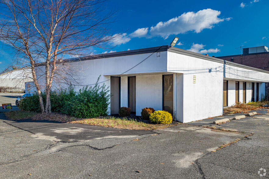 Primary Photo Of 225 Underhill Blvd, Syosset Warehouse For Lease