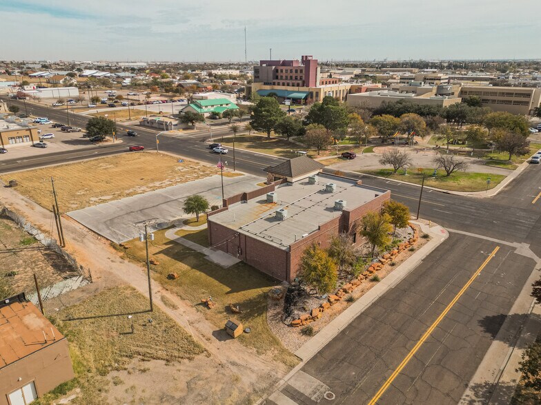 More Photos Of 501 E 7th St, Odessa Office For Sale