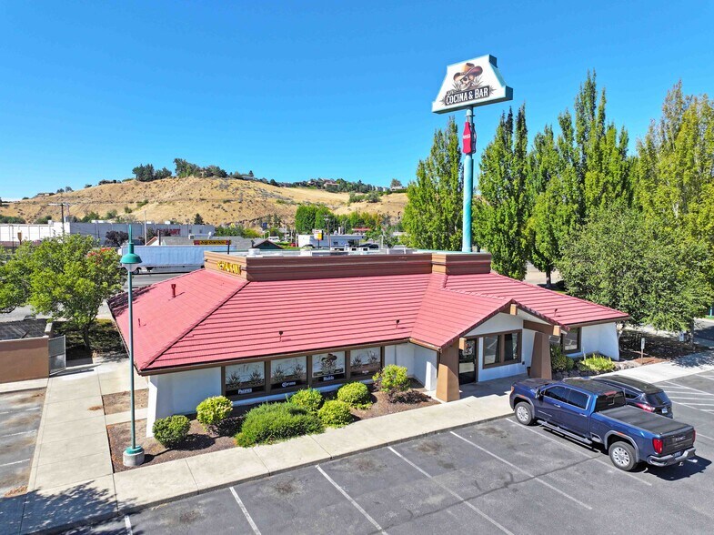 Primary Photo Of 1401 Lakeside Ct, Yakima Restaurant For Lease
