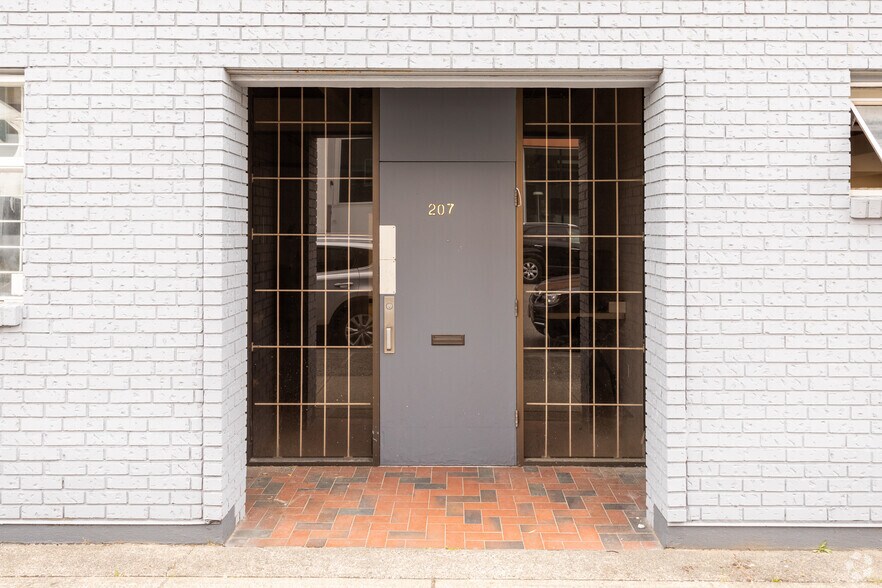 More Photos Of 203 6th Ave W, Vancouver Office For Lease