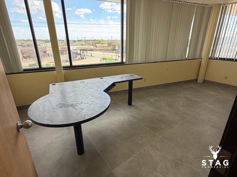 More Photos Of 2901 Brown Trl, Bedford Medical For Lease